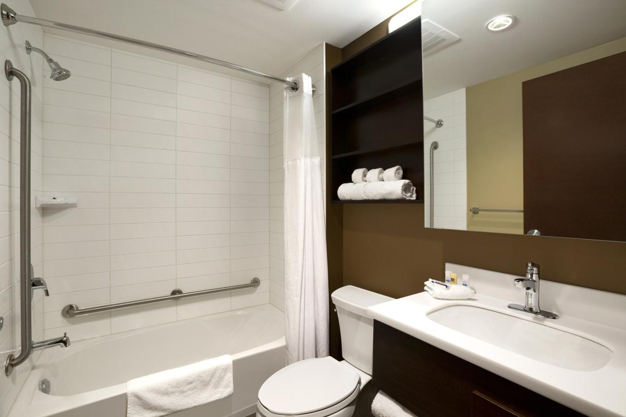 Microtel Inn And Suites By Wyndham Kitimat Room photo