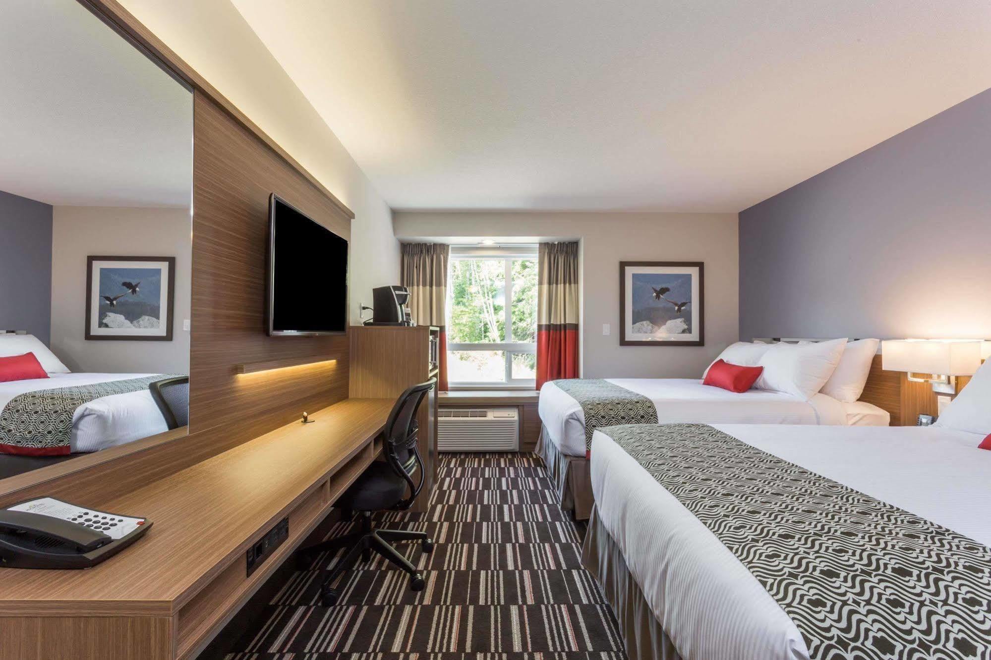 Microtel Inn And Suites By Wyndham Kitimat Exterior photo