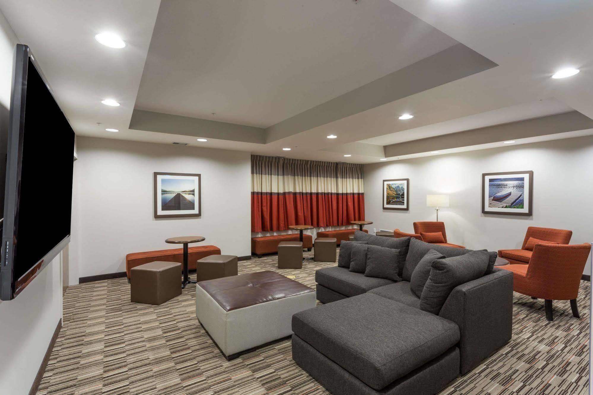 Microtel Inn And Suites By Wyndham Kitimat Exterior photo